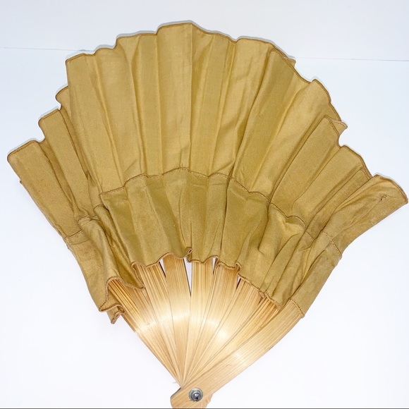 Incredible Wearable Folding Fan Hat 